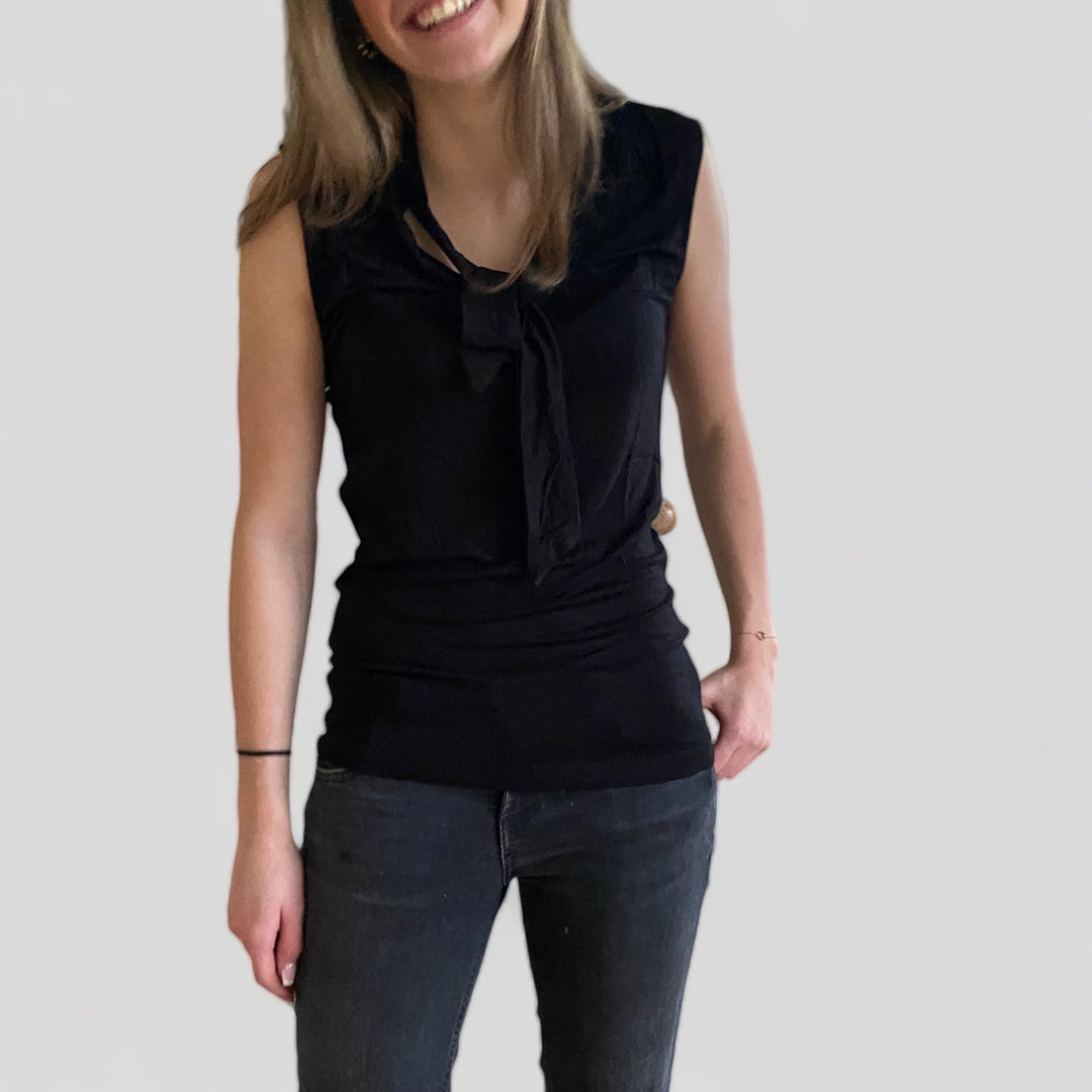 me&i Sleeveless tie neck blouse 202614