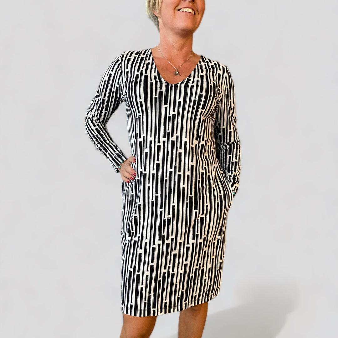 me&i Graphic stripe everyday dress A5