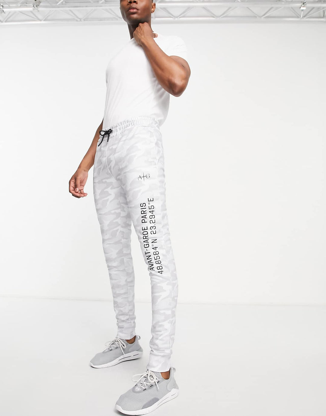 avant-garde grid joggers in light grey camo