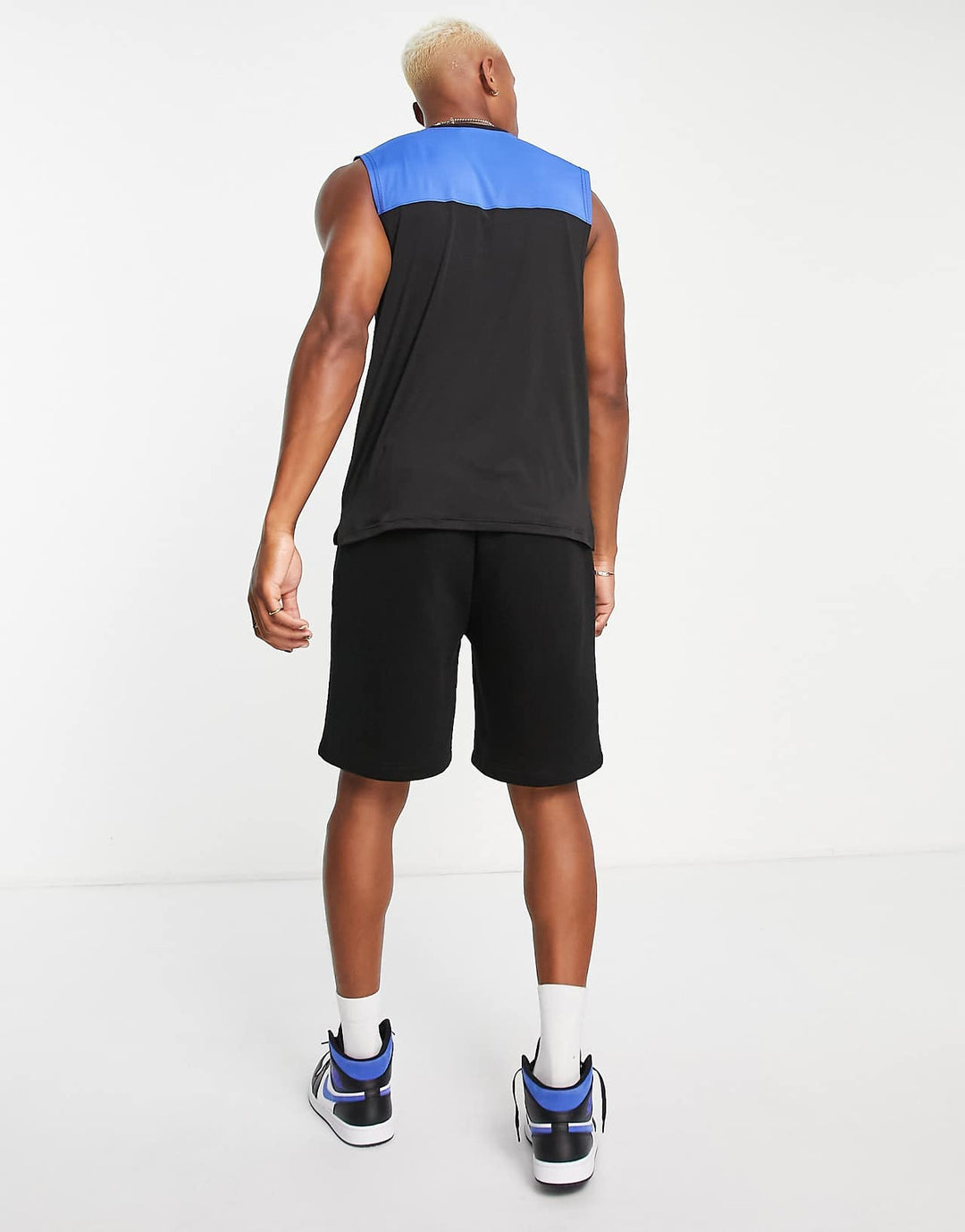 bolongaro-trevor-urheiluliivi-mustana