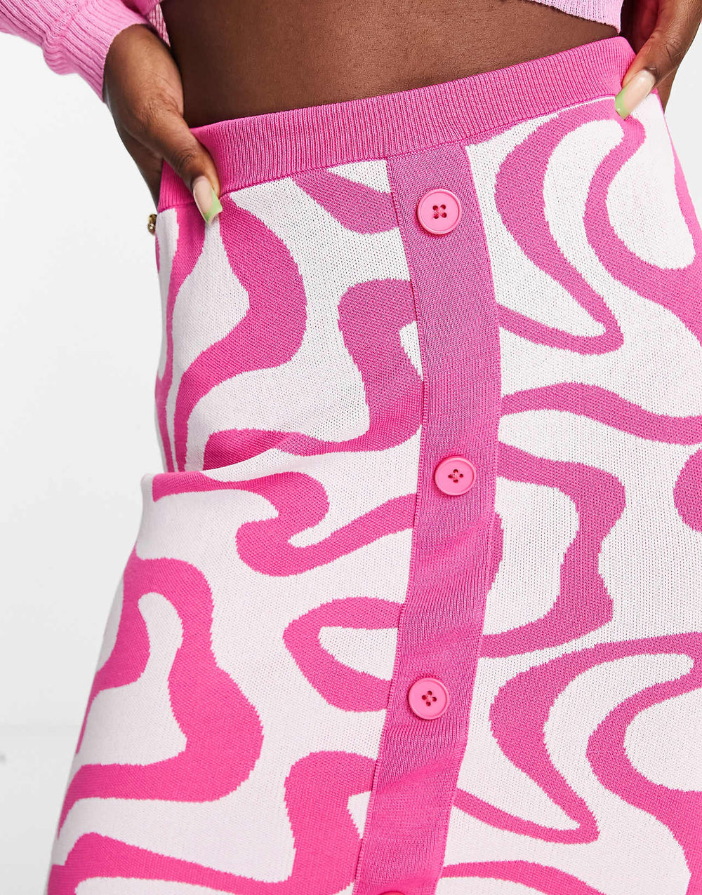 urban-revivo-co-ord-knitted-midi-skirt-in-pink-swirl-print