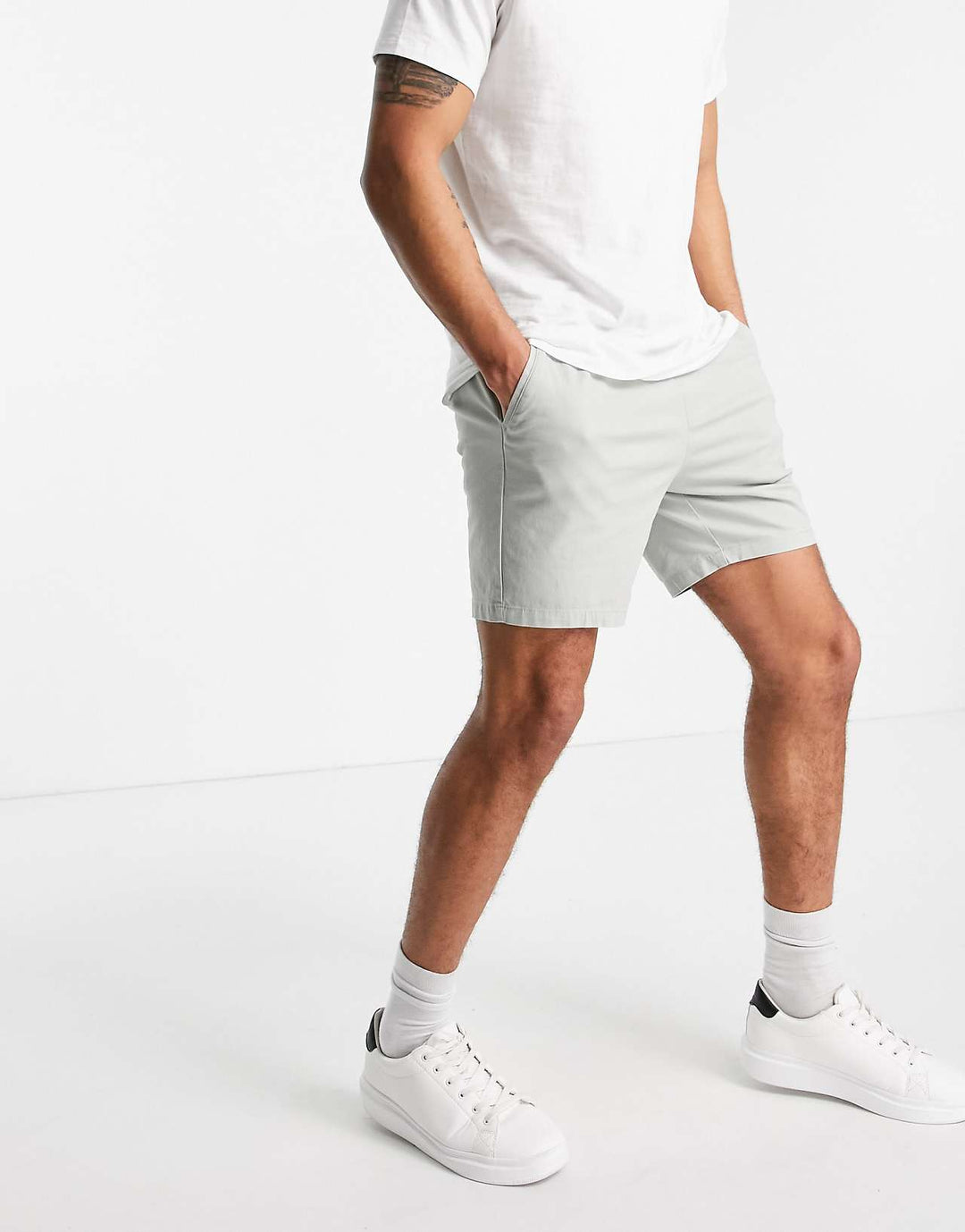 ASOS Design Slim Chino Shorts in Light Grey