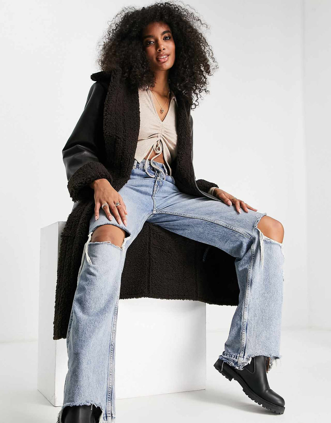 aSOS DESIGN lång kappa med borgkrage i mörkbrunt