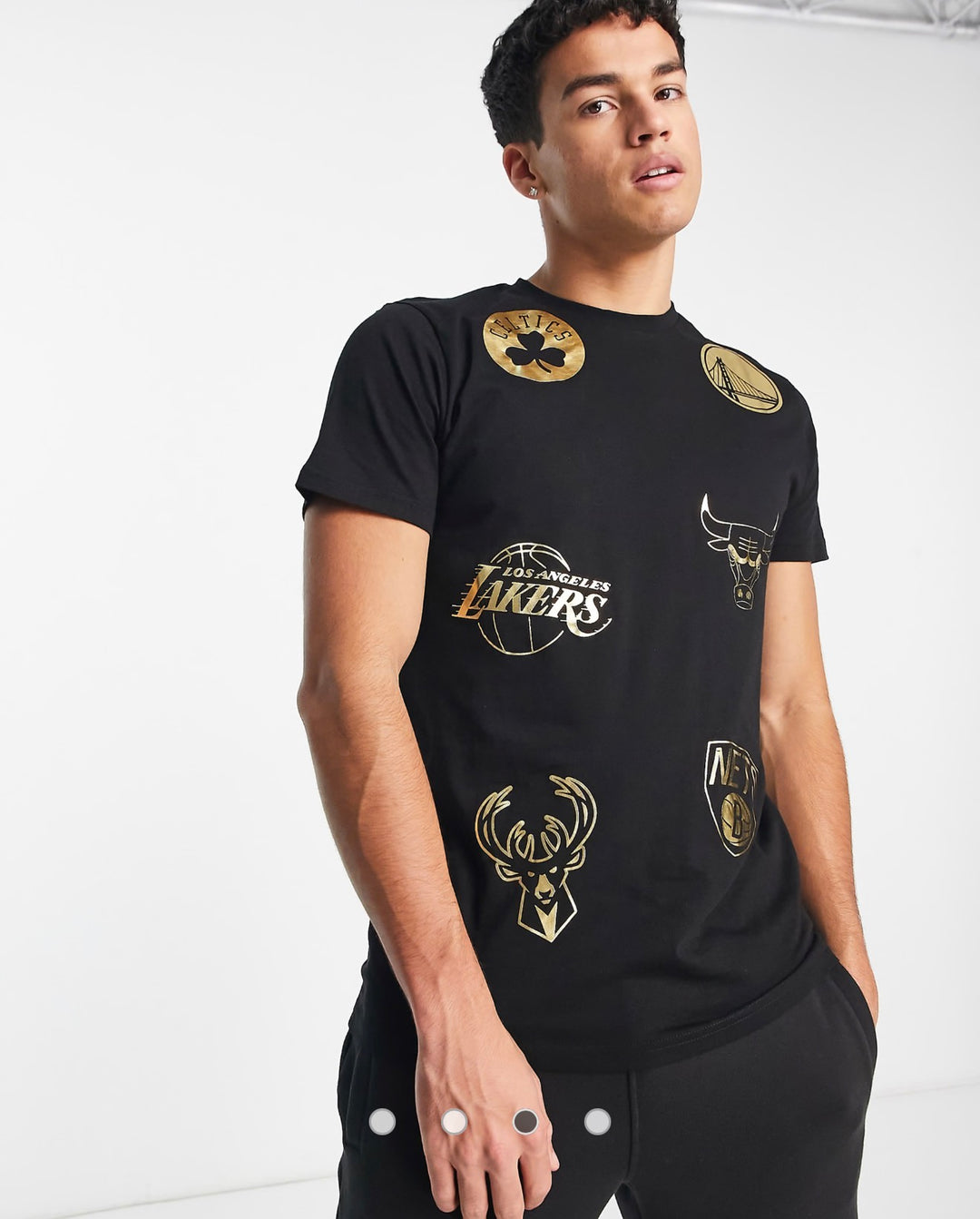 New Era NBA gold foil print badge t-shirt in black
