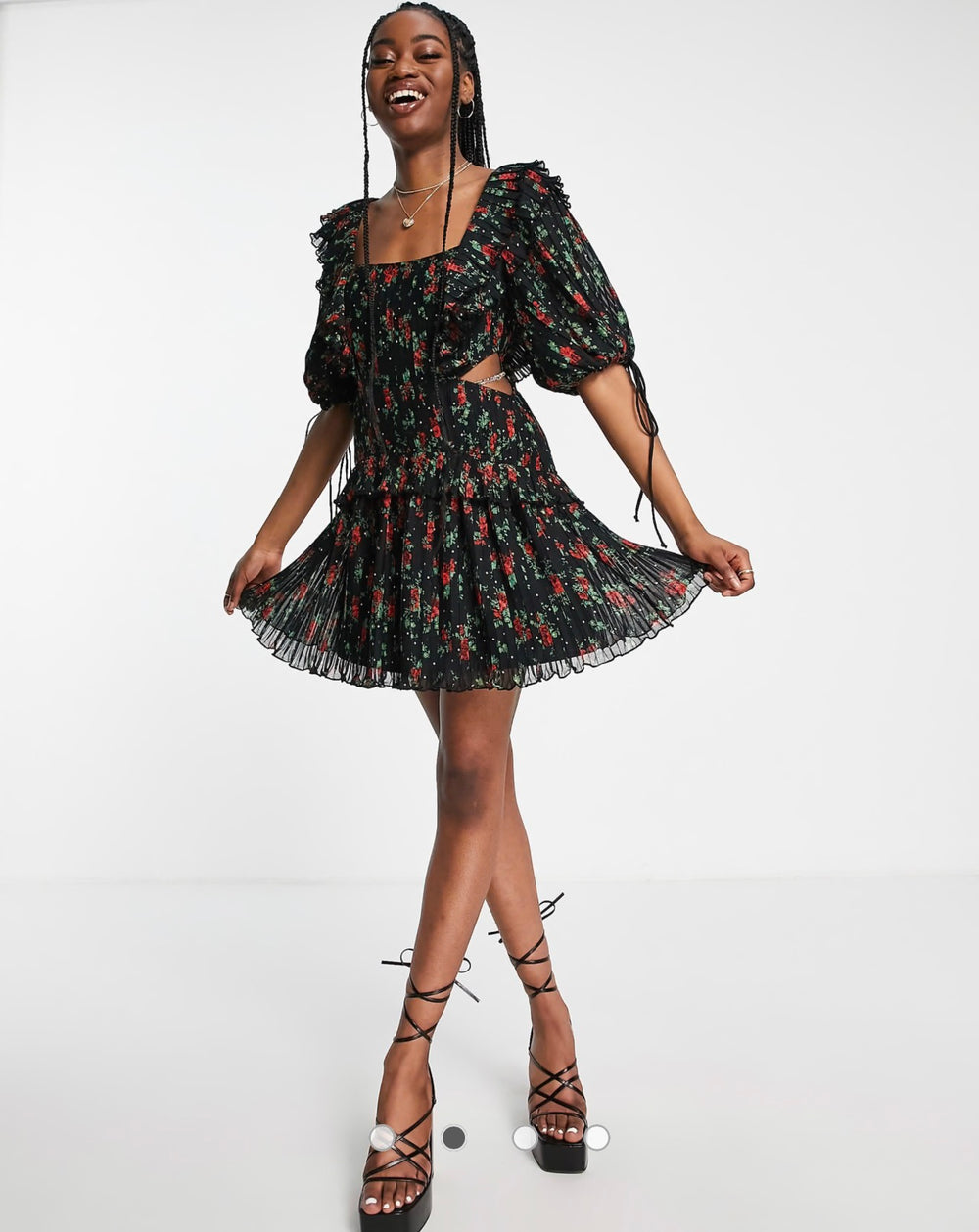 ASOS DESIGN plisserad miniklänning med volang och knytdetalj i rosblommigt mönster