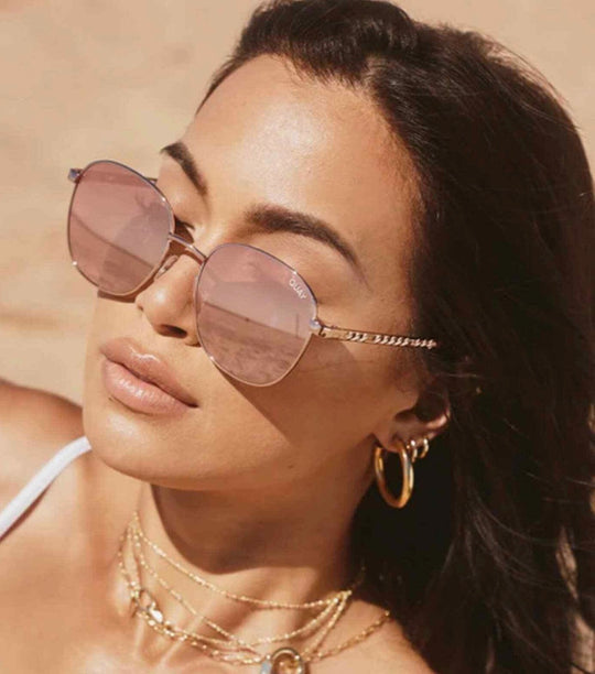 Quay Jezabell Links round sunglasses in Pink