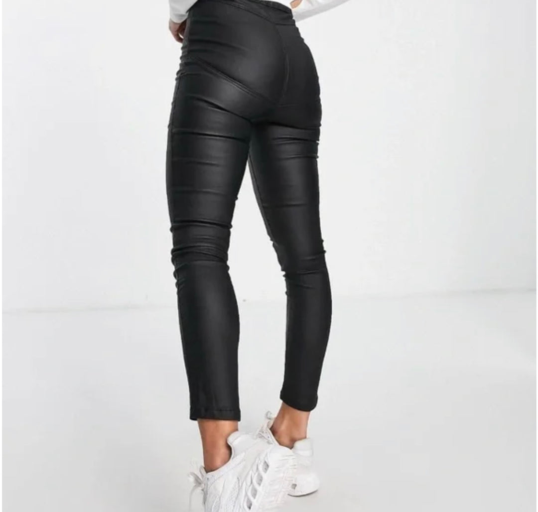 Missguided x Assets Coated Vice Sculpt Detail in Black