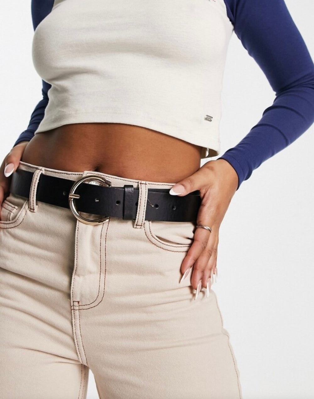 Glamorous waist and hip belt in black with gold minimal round buckle