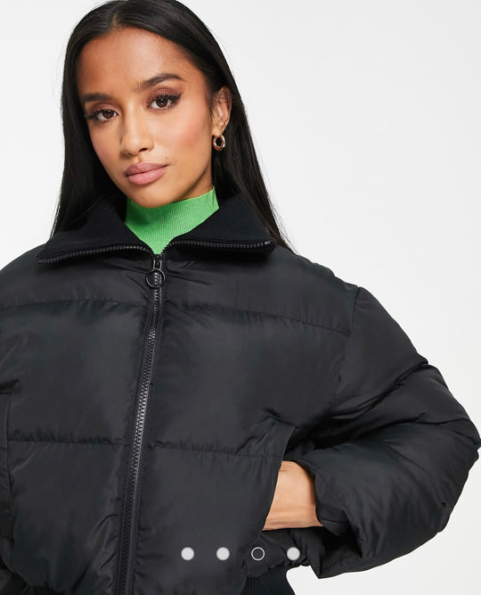 ASOS DESIGN – Svart vadderad, kort jacka