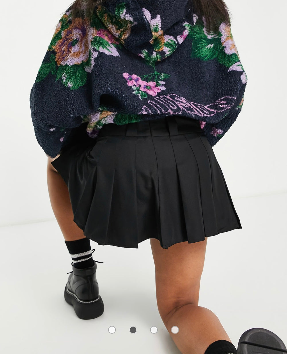 COLLUSION low rise mini kilt skirt in black