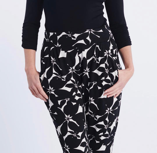 Graphic flower fluid pants- 211804/RR 16