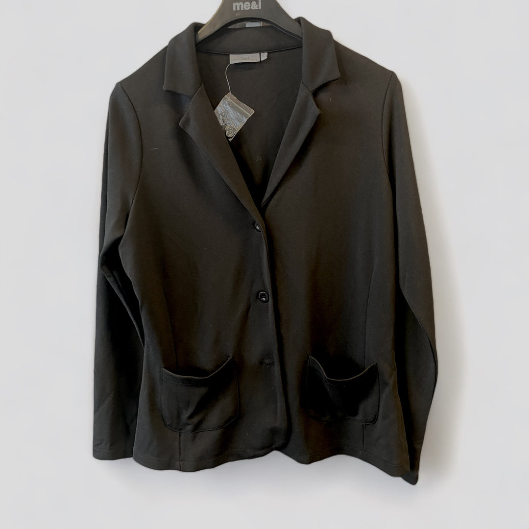 Suit jacket with buttons