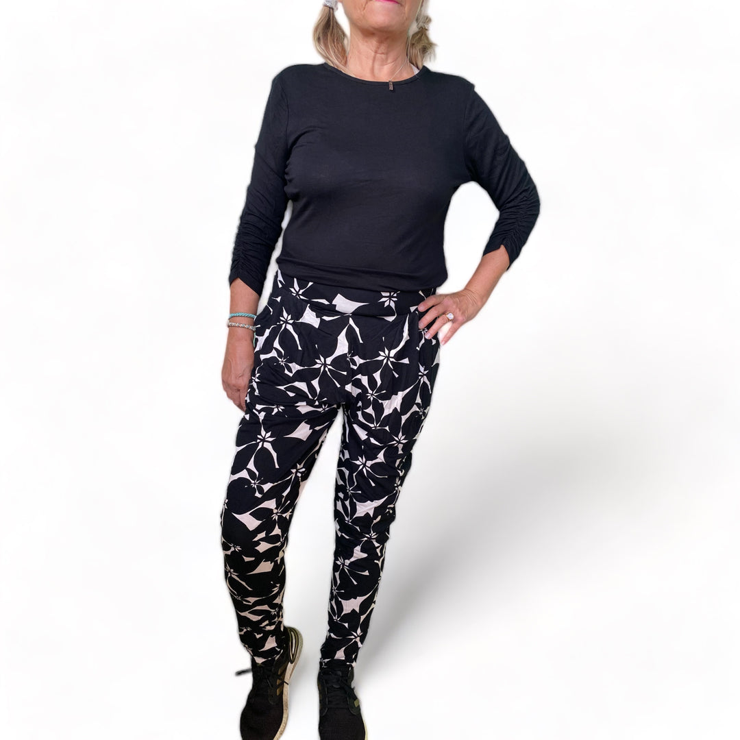 Graphic flower fluid pants- 211804/RR 16