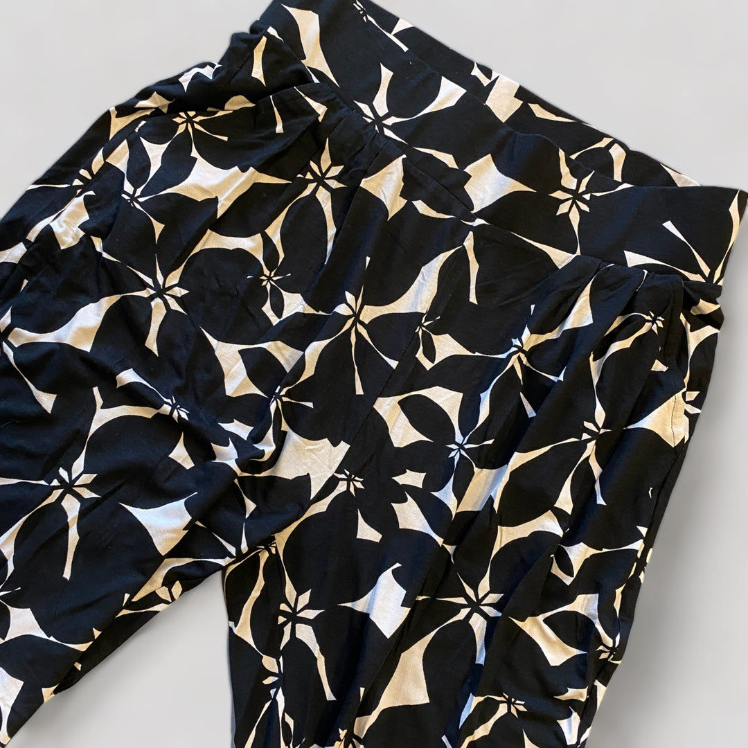 Graphic flower fluid pants- 211804/RR 16