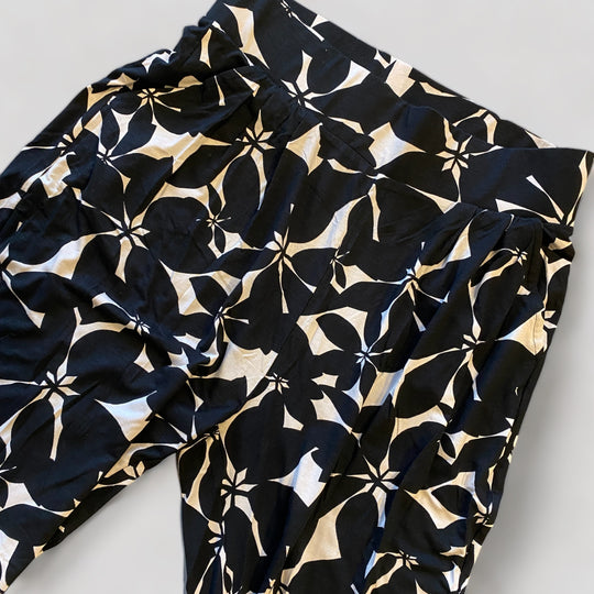 Graphic flower fluid pants- 211804/RR 16